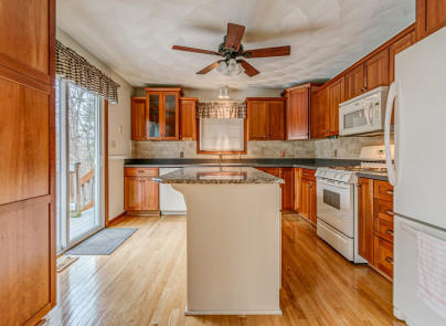 112 Woodley Road Moneta, VA 24121 - Photo 7 of 40 Updated Kitchen