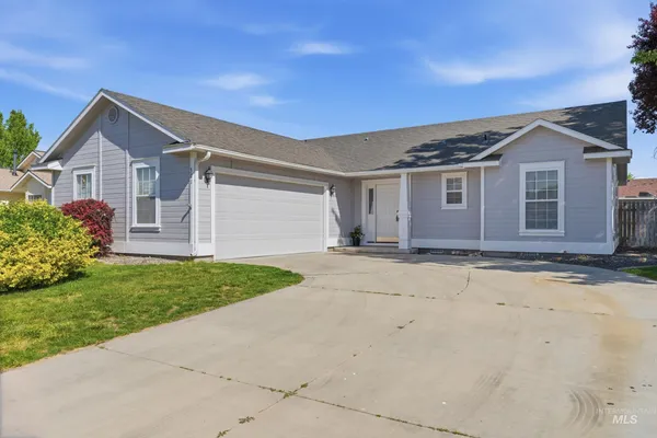 $370,000 | 501 Knights Circle, Nampa, ID 83687