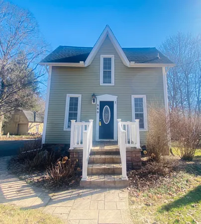 $177,000 | 860 East Michigan Avenue, Marshall, MI 49068