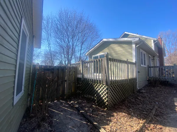 $177,000 | 860 East Michigan Avenue, Marshall, MI 49068