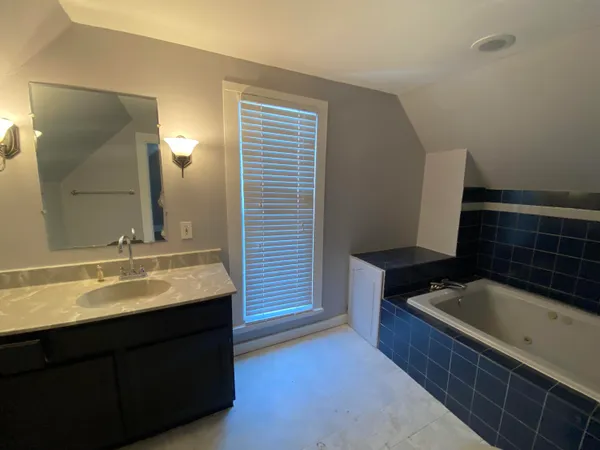 $177,000 | 860 East Michigan Avenue, Marshall, MI 49068