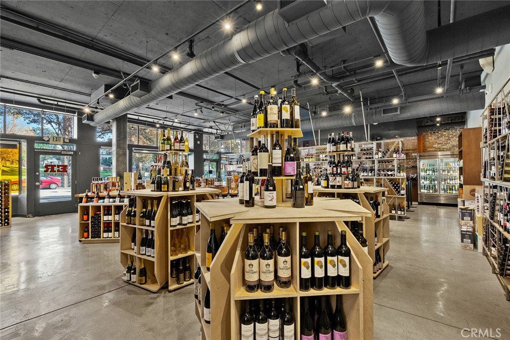 155 North Raymond Avenue Pasadena, CA 91103 - Photo 16 of 56 a view of a chairs and table in a room