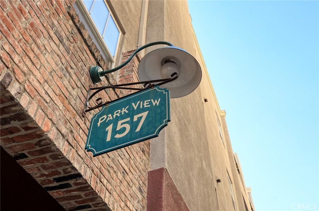 155 North Raymond Avenue Pasadena, CA 91103 - Photo 26 of 56 a close up of a street sign