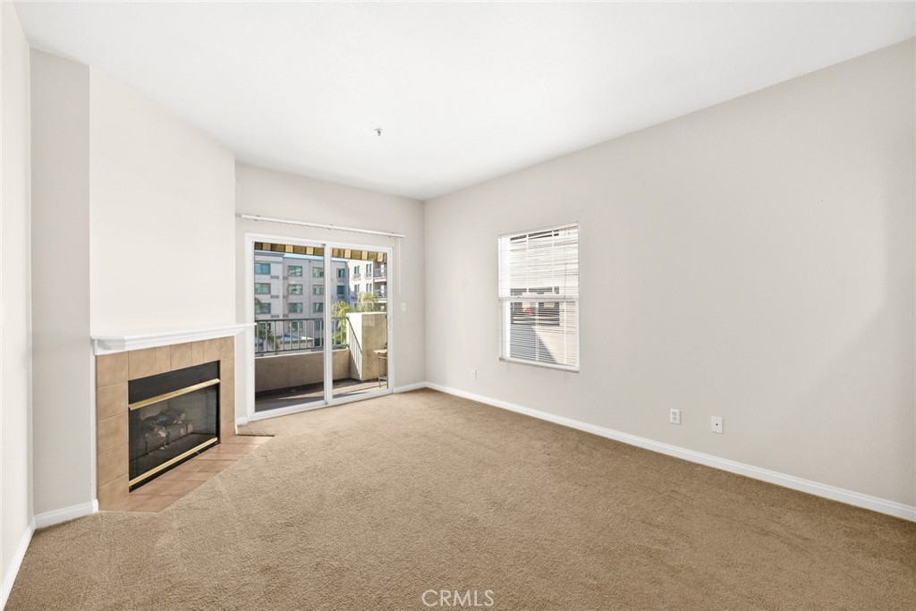 155 North Raymond Avenue Pasadena, CA 91103 - Photo 34 of 56 an empty room with windows