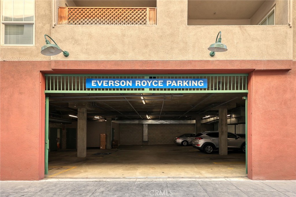 155 North Raymond Avenue Pasadena, CA 91103 - Photo 7 of 56 a view of a balcony deck