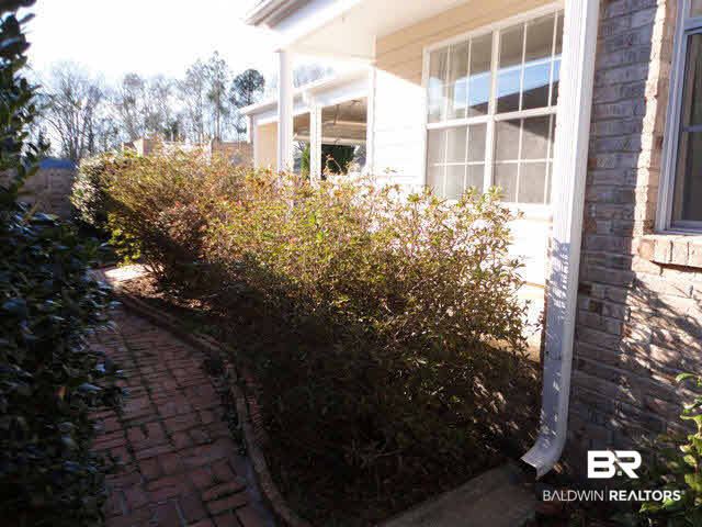 21 Stonebridge Court Mobile, AL 36608 - Photo 2 of 21 Side View