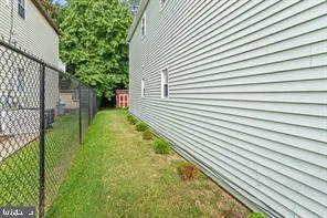 a view of backyard with a garden