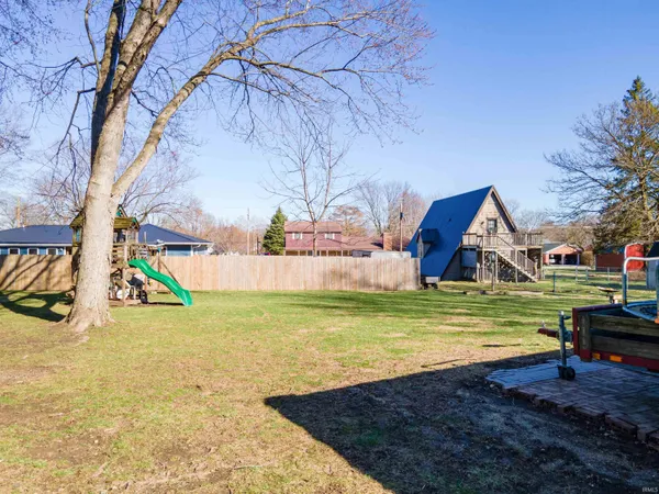 $179,900 | 502 Seward Lane, Fairmount, IN 46928