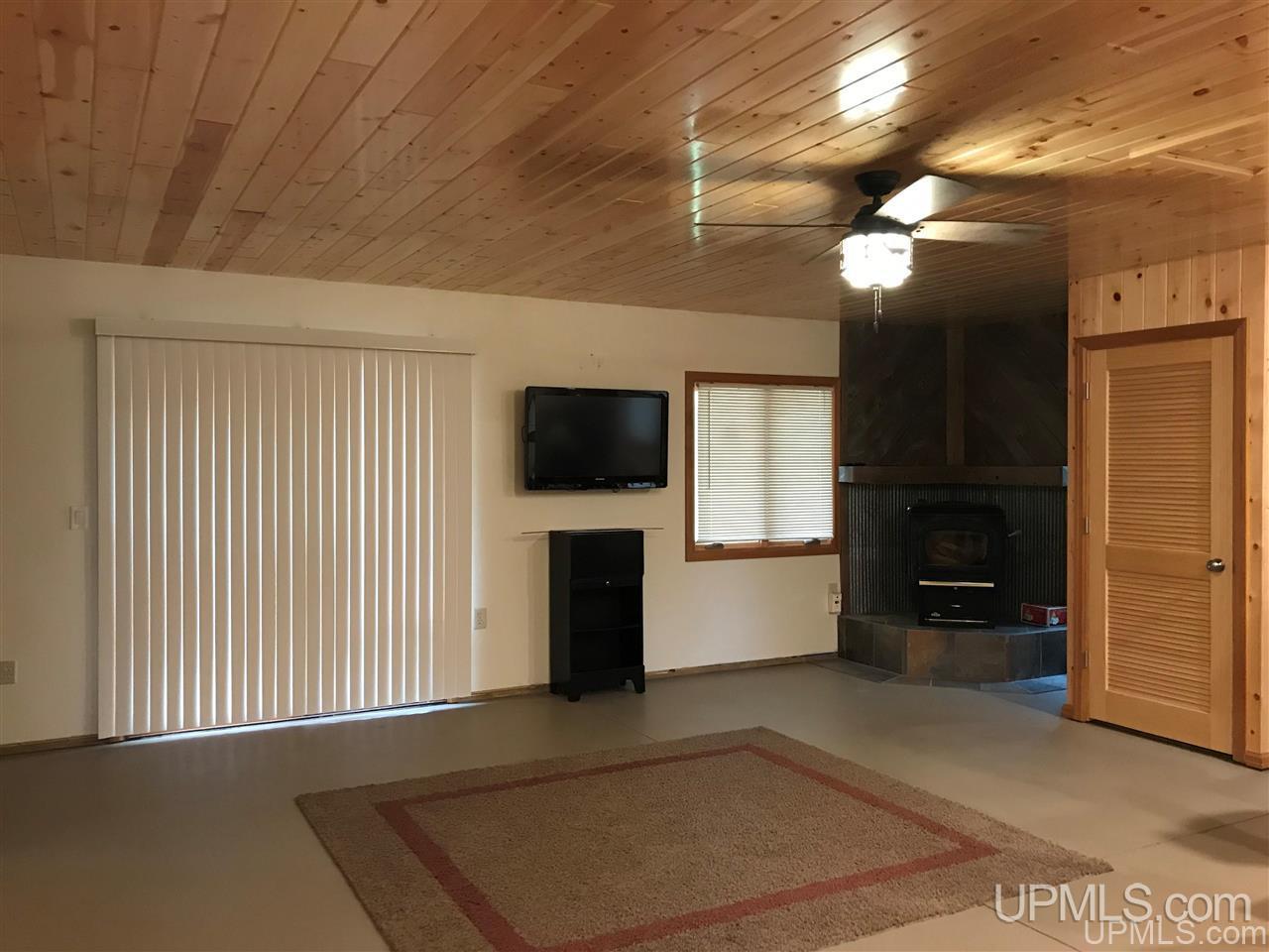 4210 Thompson Road Florence, WI 54121 - Photo 3 of 18 Gallery Image 3