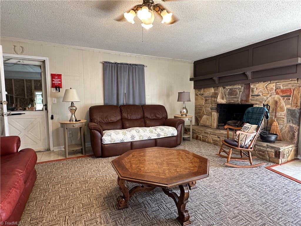 2047 Sizemore Road Germanton, NC 27019 - Photo 28 of 49 Great room