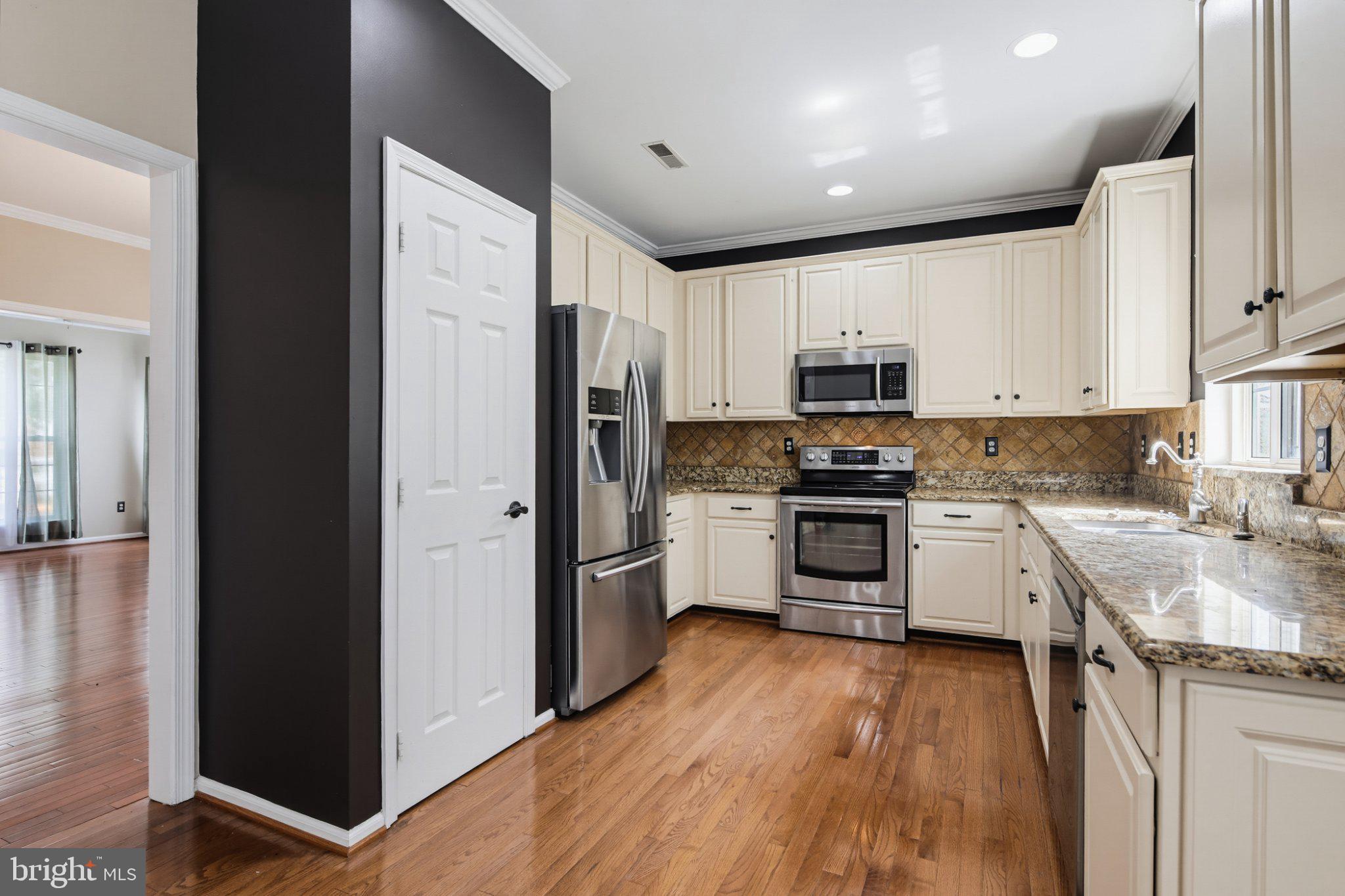 4 Summit Ridge Court Germantown, MD 20874 - Photo 4 of 35 Gallery Image 4