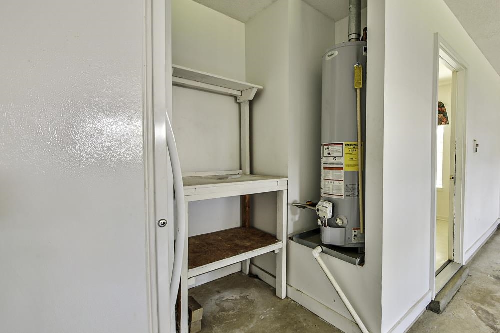 7448 Gingerhill Lane Bartlett, TN 38133 - Photo 30 of 39 a bedroom with a bed and a mirror