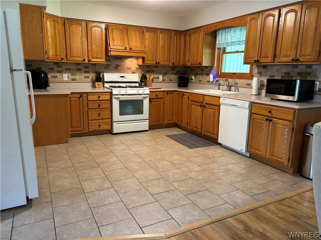 7020 Potter Road Evans, NY 14047 - Photo 3 of 38