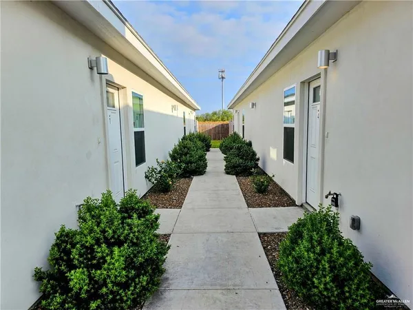 $1,195 | 2919 West Driftwood Street, Unit 4, Edinburg, TX 78541