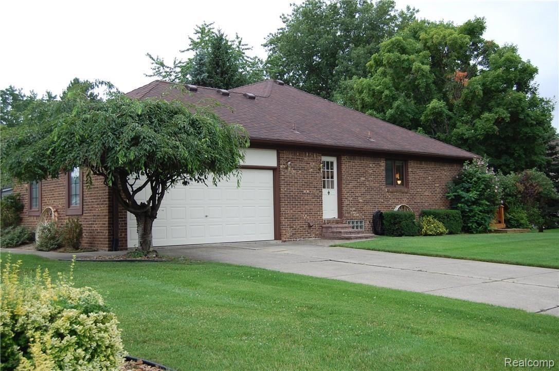 2769 Broadmoor Court Rochester, MI 48309 - Photo 4 of 25 SIDE.jpg