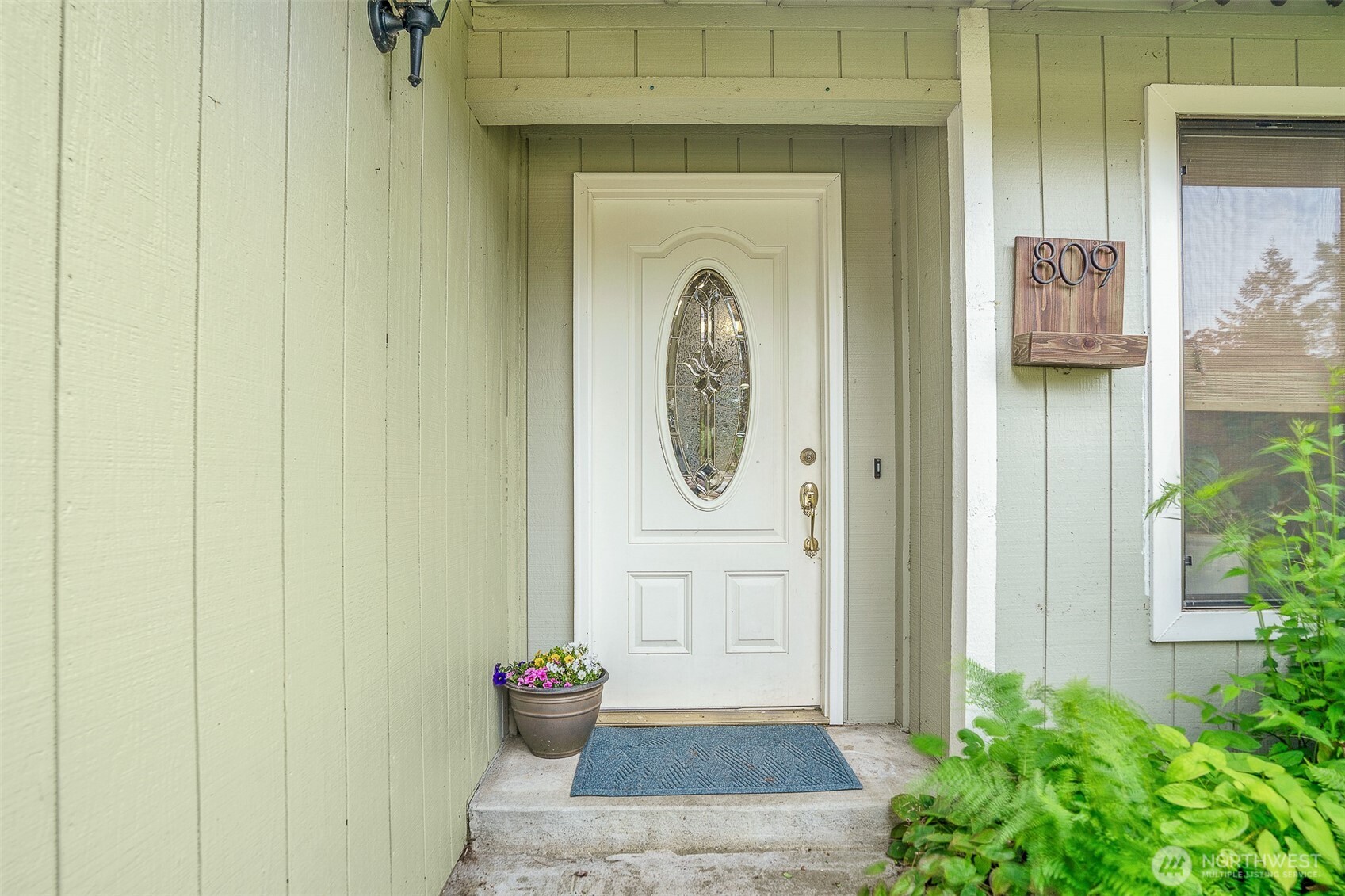 809 Cardigan Street Northwest Olympia, WA 98502 - Photo 2 of 30 a front view of a house with garden