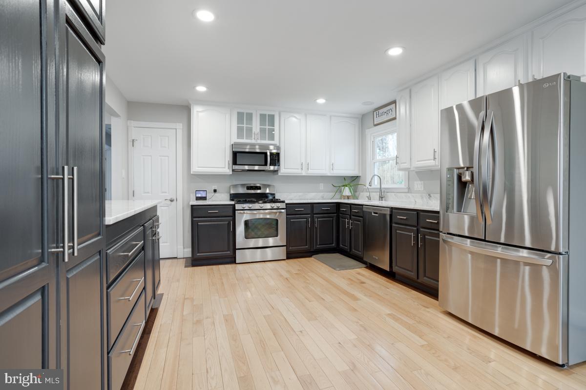 9127 Andromeda Drive Burke, VA 22015 - Photo 4 of 39