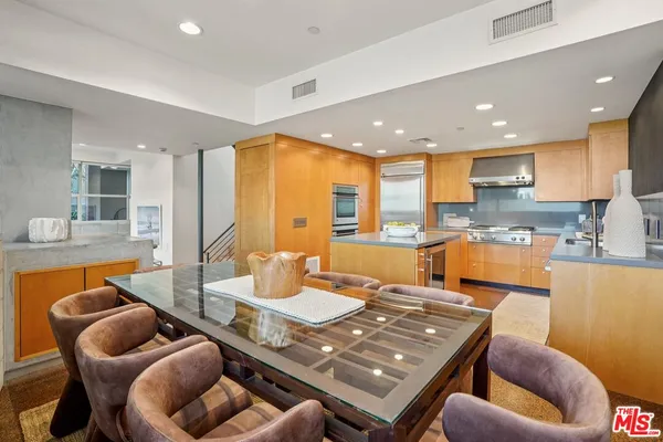 $2,295,000 | 639 Pacific Street, Unit A, Santa Monica, CA 90405