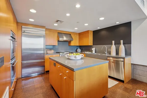 $2,295,000 | 639 Pacific Street, Unit A, Santa Monica, CA 90405