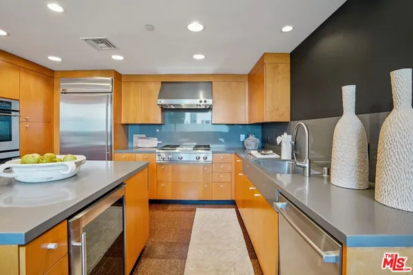 $2,295,000 | 639 Pacific Street, Unit A, Santa Monica, CA 90405