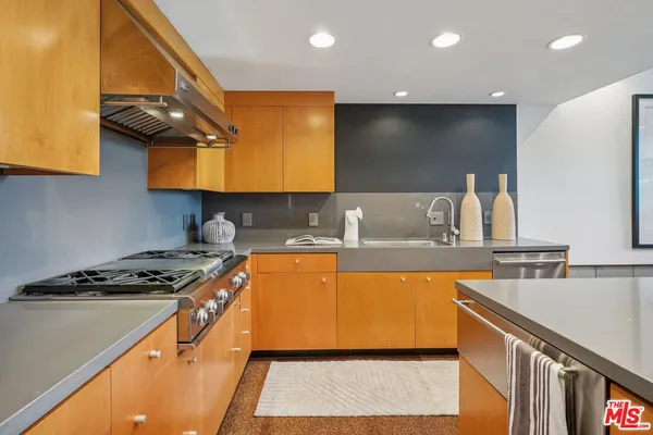 $2,295,000 | 639 Pacific Street, Unit A, Santa Monica, CA 90405