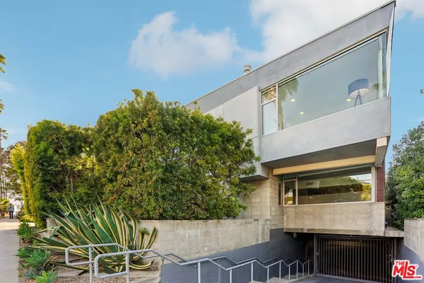 $2,295,000 | 639 Pacific Street, Unit A, Santa Monica, CA 90405