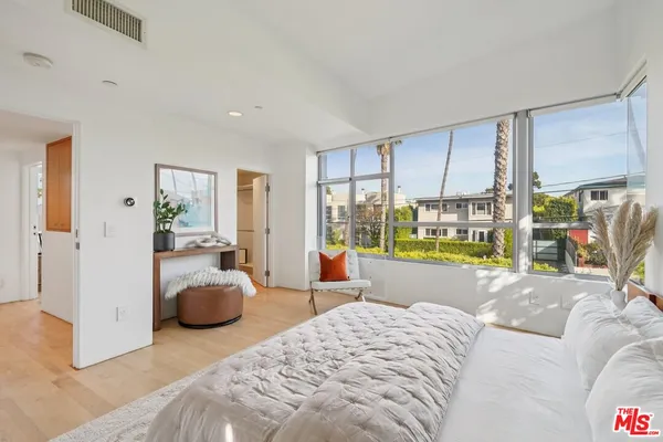 $2,295,000 | 639 Pacific Street, Unit A, Santa Monica, CA 90405