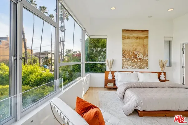 $2,295,000 | 639 Pacific Street, Unit A, Santa Monica, CA 90405