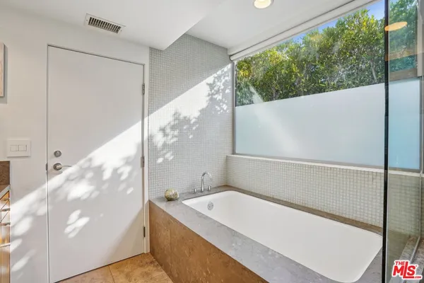 $2,295,000 | 639 Pacific Street, Unit A, Santa Monica, CA 90405