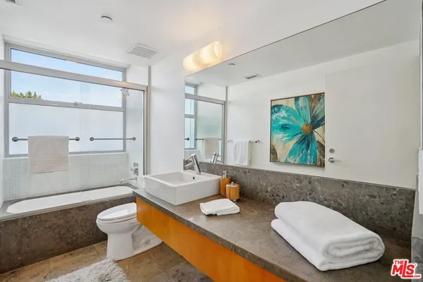 $2,295,000 | 639 Pacific Street, Unit A, Santa Monica, CA 90405