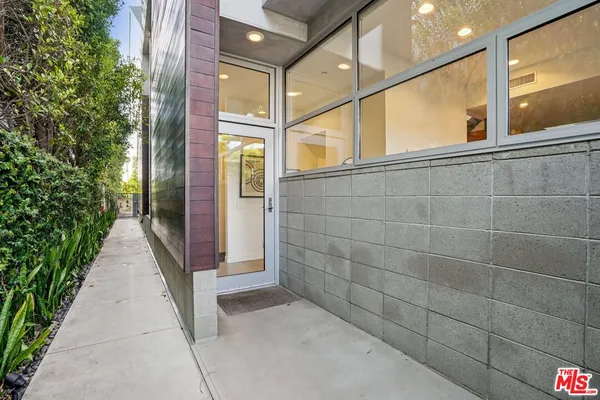 $2,295,000 | 639 Pacific Street, Unit A, Santa Monica, CA 90405