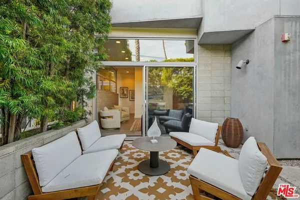 $2,295,000 | 639 Pacific Street, Unit A, Santa Monica, CA 90405