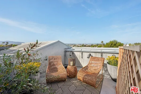 $2,295,000 | 639 Pacific Street, Unit A, Santa Monica, CA 90405