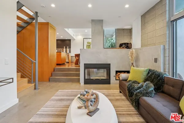$2,295,000 | 639 Pacific Street, Unit A, Santa Monica, CA 90405