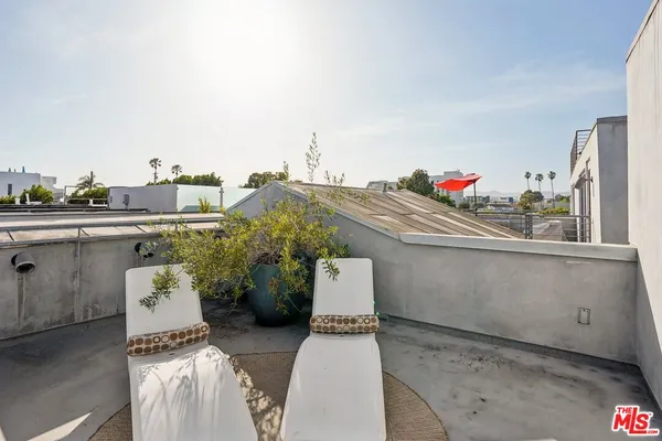 $2,295,000 | 639 Pacific Street, Unit A, Santa Monica, CA 90405