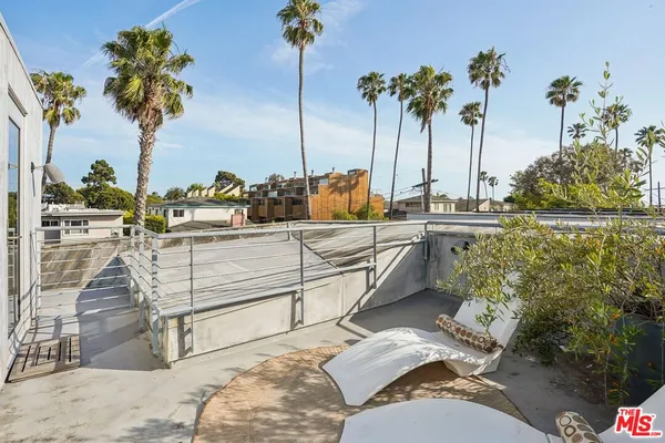 $2,295,000 | 639 Pacific Street, Unit A, Santa Monica, CA 90405