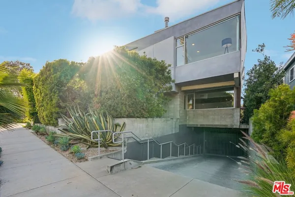 $2,295,000 | 639 Pacific Street, Unit A, Santa Monica, CA 90405