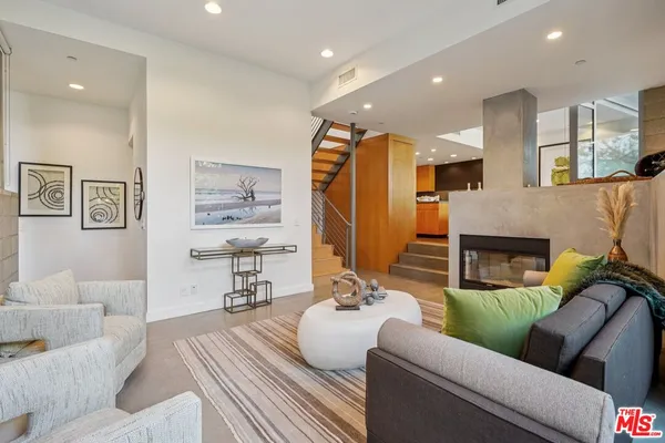 $2,295,000 | 639 Pacific Street, Unit A, Santa Monica, CA 90405