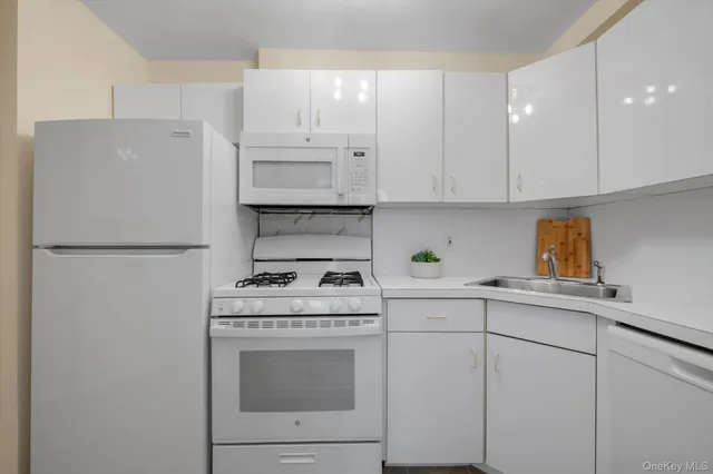 $450,000 | 5 Schenck Avenue, Unit 3K, Great Neck, NY 11021