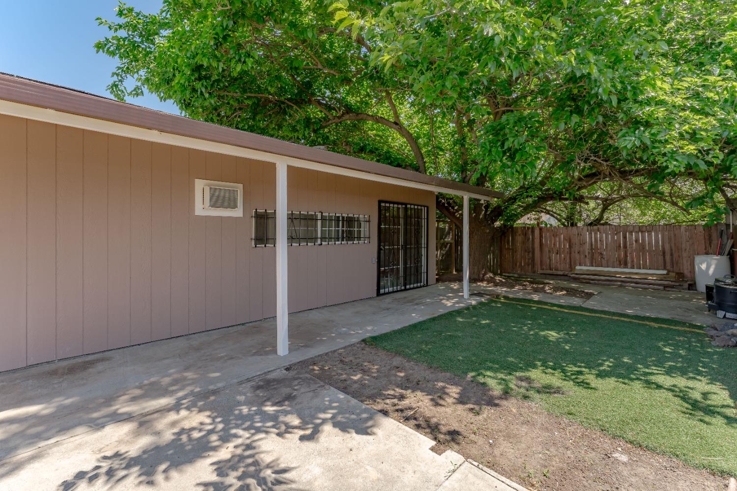 6849 26th Street Rio Linda, CA 95673 - Photo 30 of 56 a view of a back yard of the house