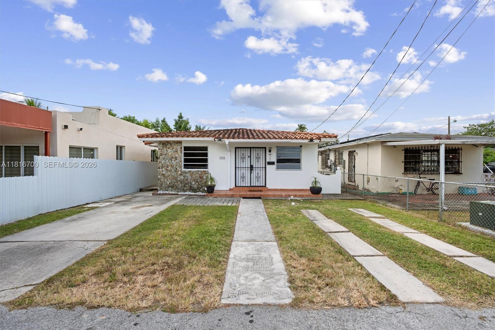 5726 Southwest 20th Street Miami, FL 33155 - Photo 5 of 27 Photo 5