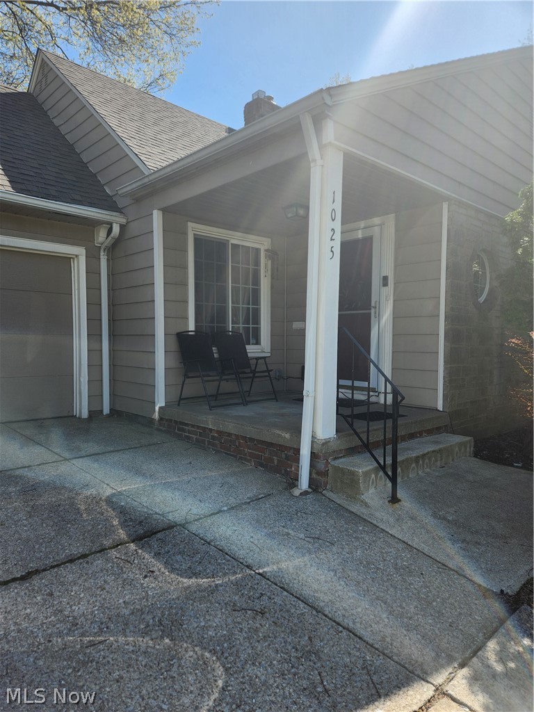 1025 Hereford Road Cleveland, OH 44112 - Photo 2 of 18