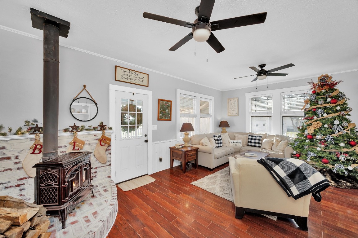 10152 Farm To Market Road 949 Cat Spring, TX 78933 - Photo 28 of 45 a living room with furniture and a chandelier