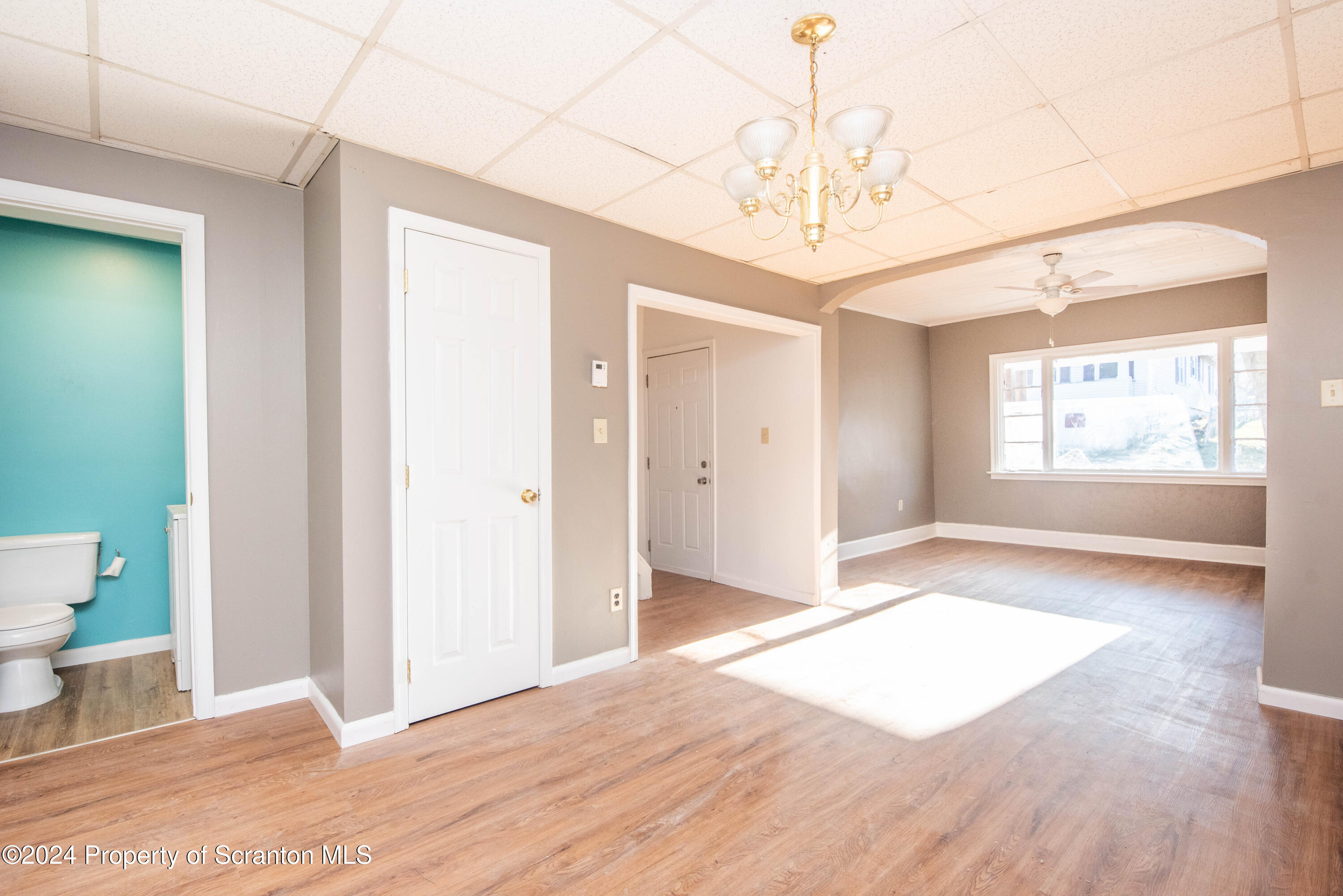 726 Hampton Street Scranton, PA 18504 - Photo 11 of 36 DSC_4771