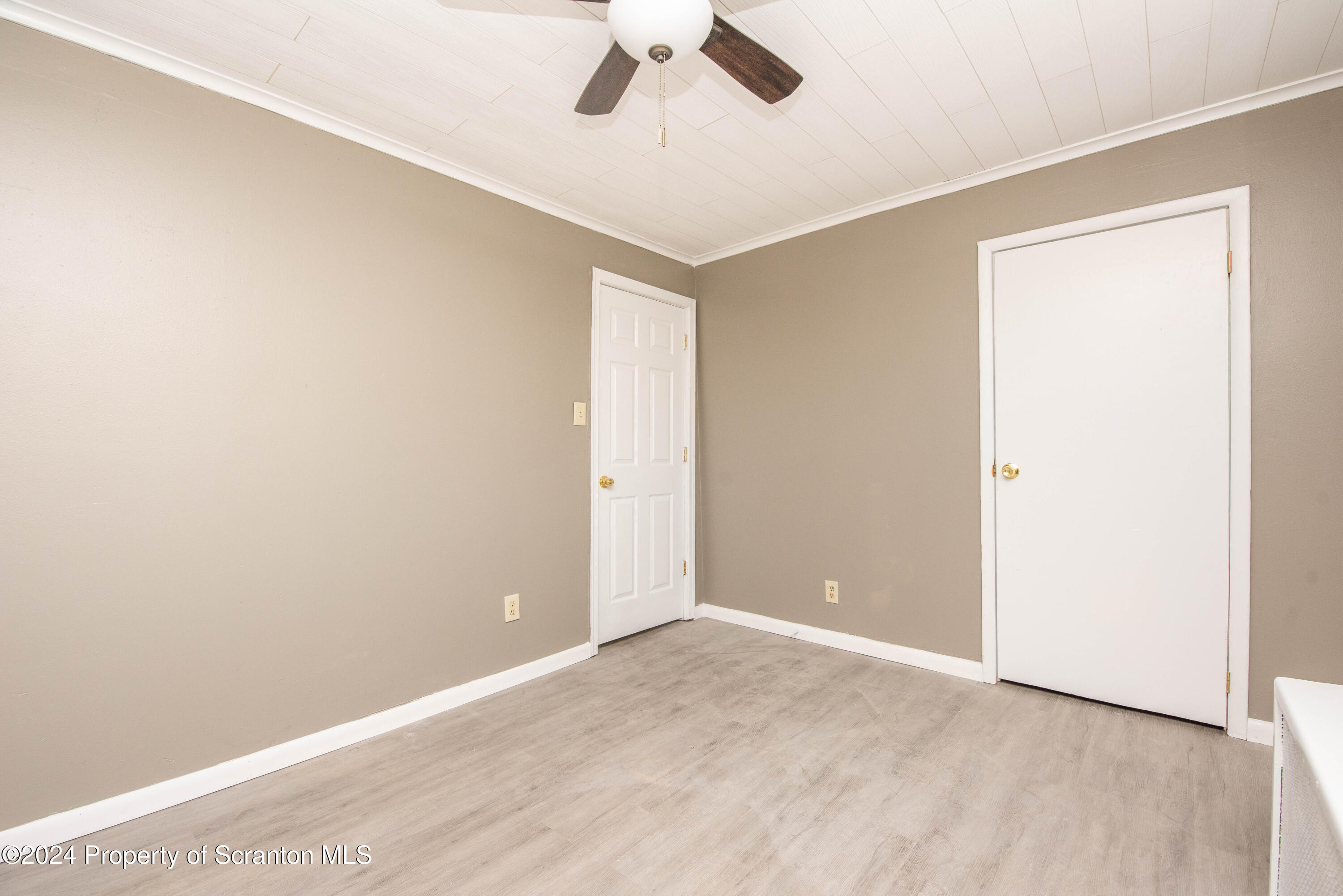 726 Hampton Street Scranton, PA 18504 - Photo 27 of 36 DSC_4808