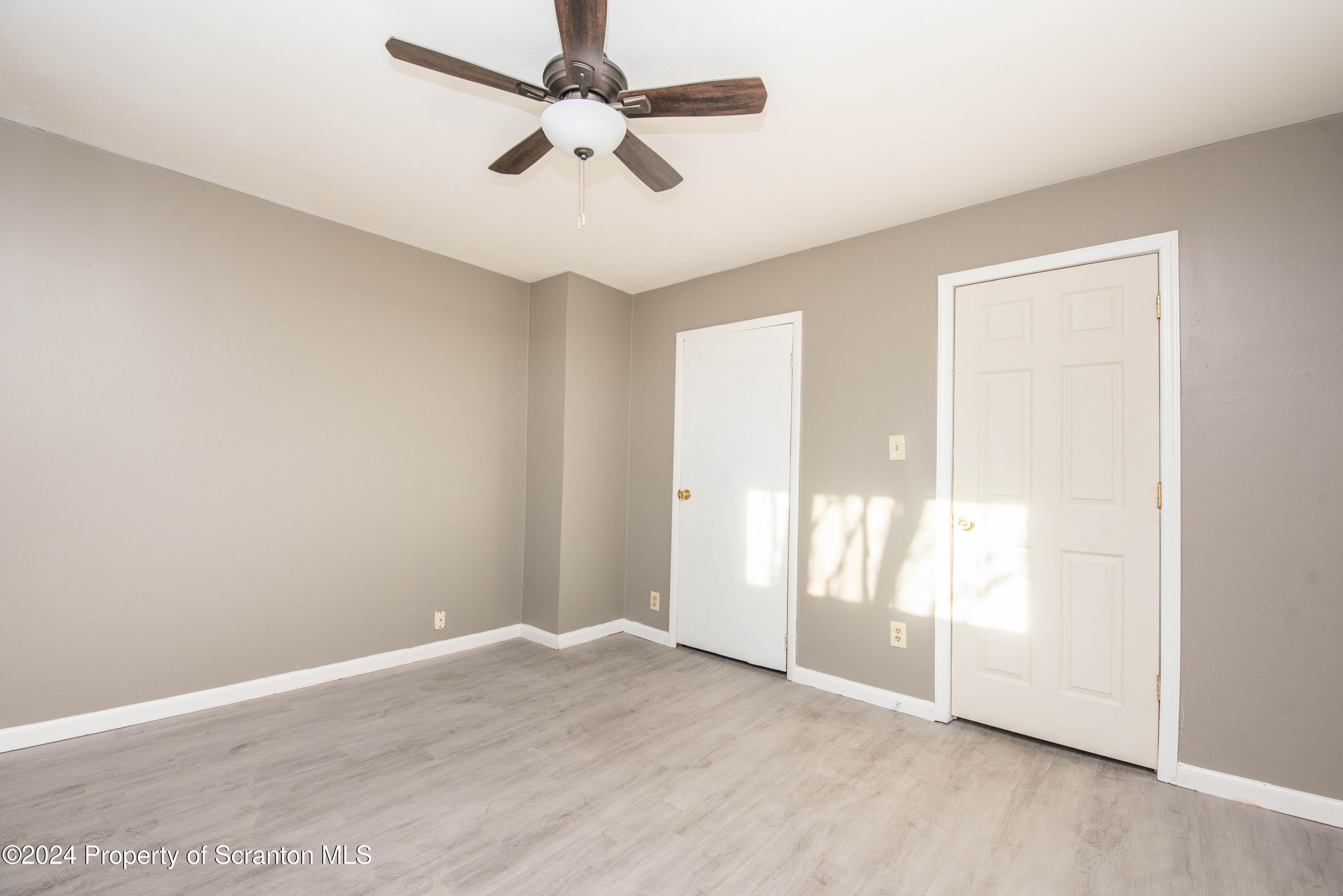 726 Hampton Street Scranton, PA 18504 - Photo 32 of 36 DSC_4800