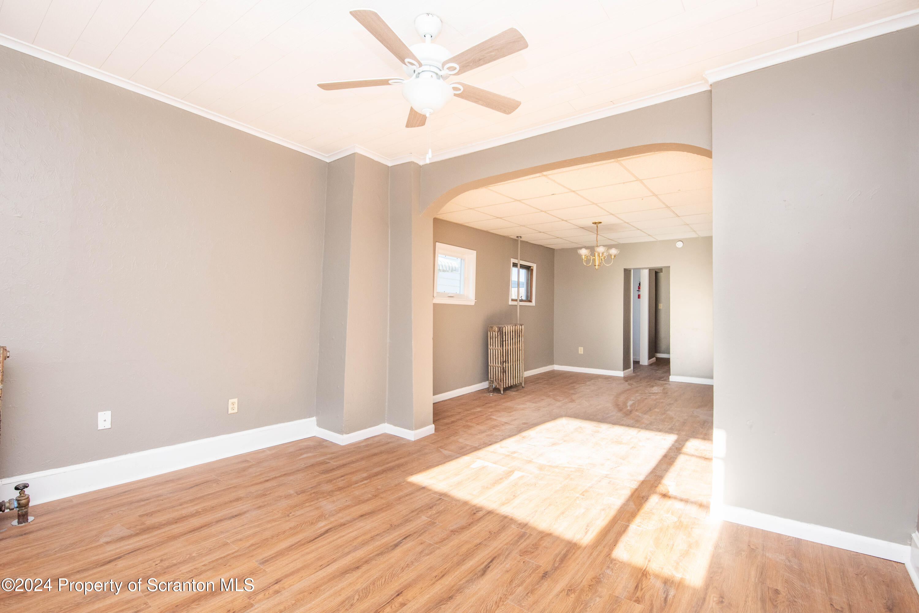 726 Hampton Street Scranton, PA 18504 - Photo 6 of 36 DSC_4764