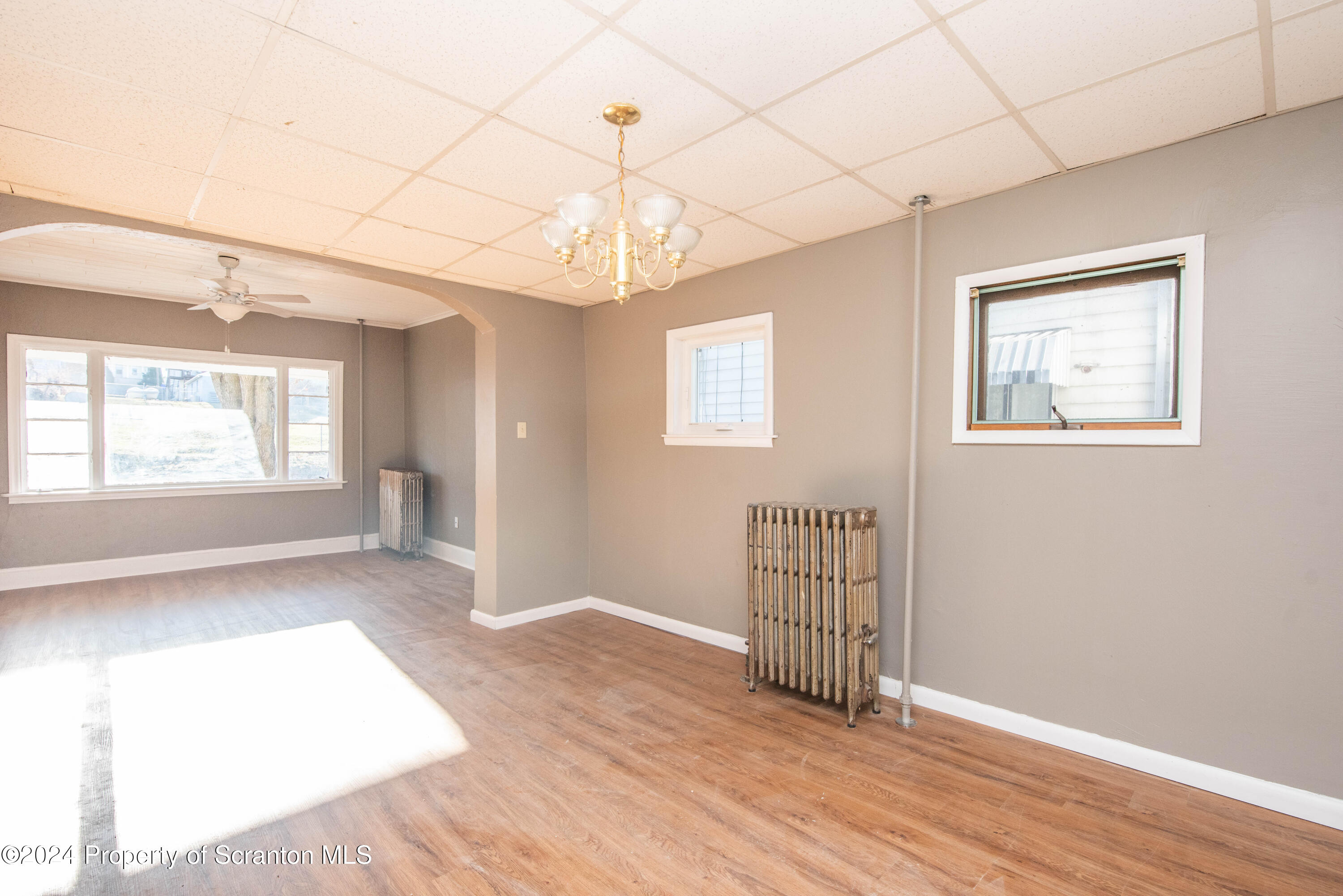 726 Hampton Street Scranton, PA 18504 - Photo 8 of 36 DSC_4772