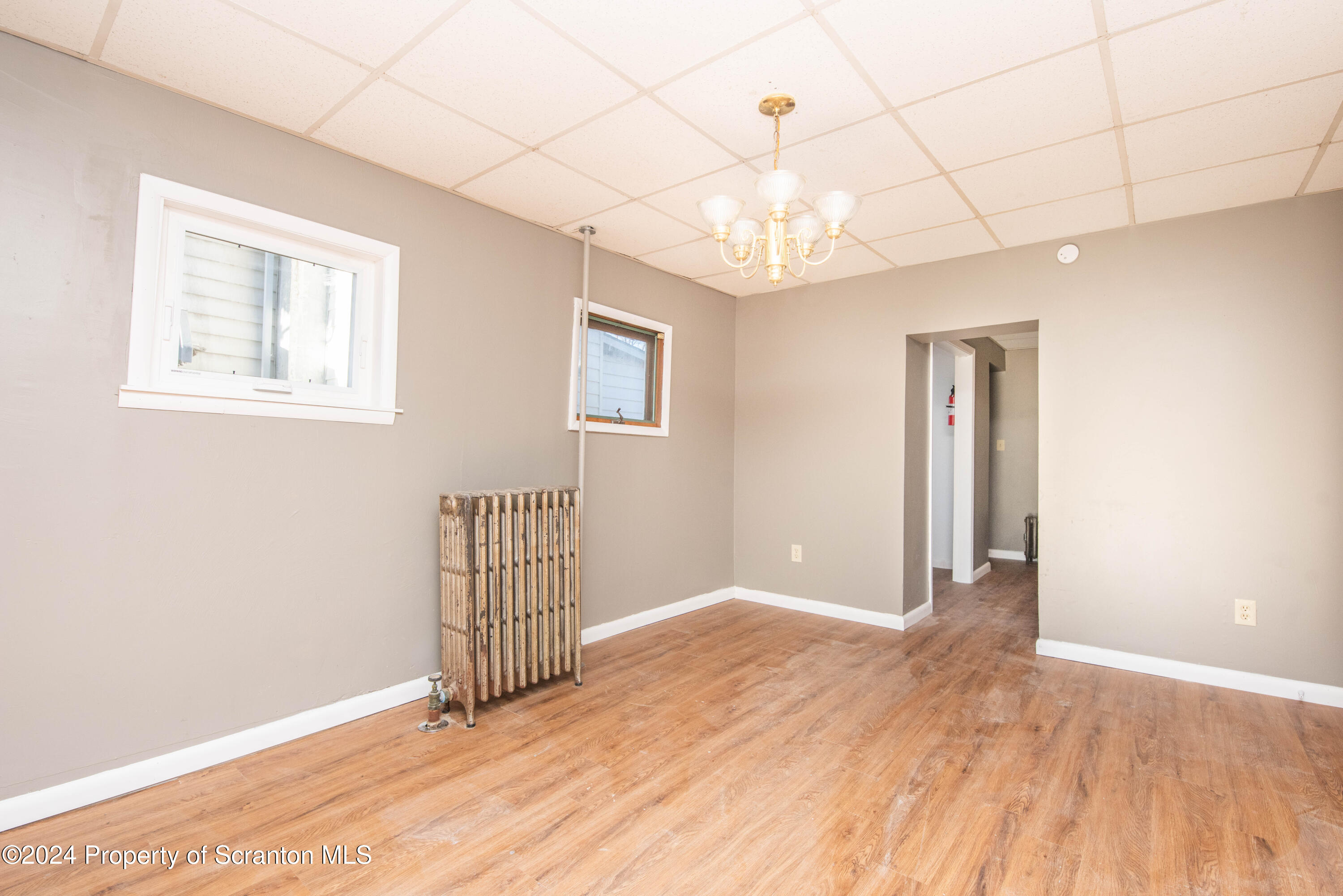 726 Hampton Street Scranton, PA 18504 - Photo 9 of 36 DSC_4775