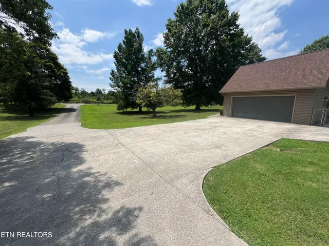 $368,500 | 449 Old Middlesboro Highway, La Follette, TN 37766